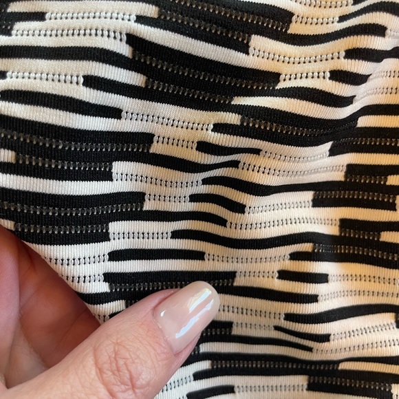 Women’s VS textured hipster swim, bottom size medium - Picture 2 of 4